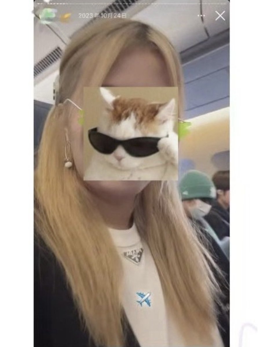 glitchtara's tweet photo. /R0804dct (jjjj)

Same row with WISH(pre debut) on the plane.
From her Instagram story https://t.co/ZGDrpzlWom