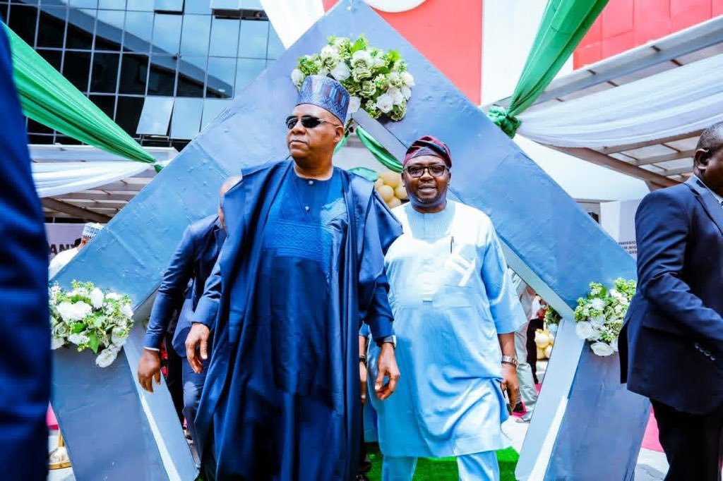 ALEEBA__P tweet media