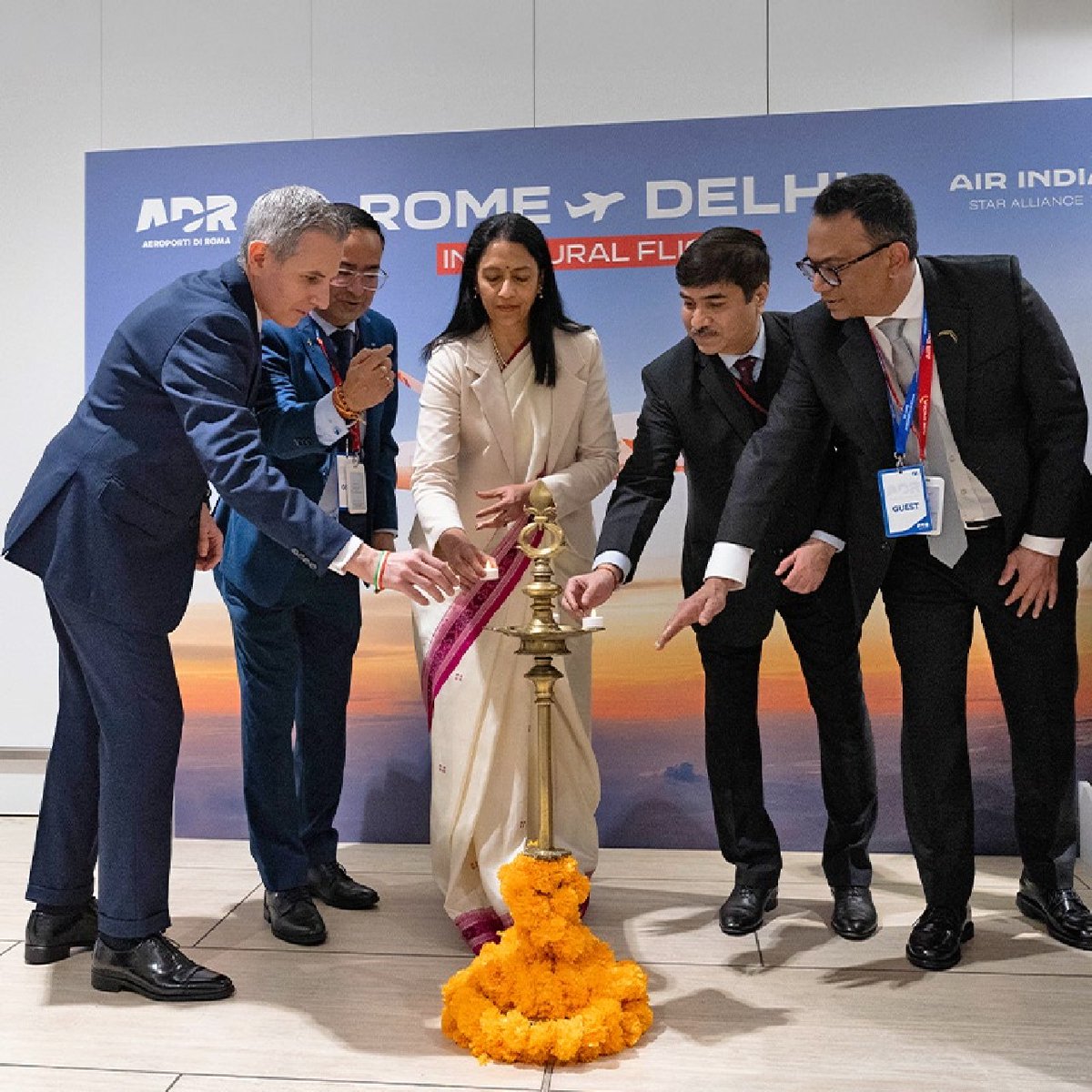 Gate7aviation's tweet image. Air India a célébré son premier vol direct entre #Delhi et Rome, sa huitième porte d’entrée vers l’Europe.
#AirIndia #Rome