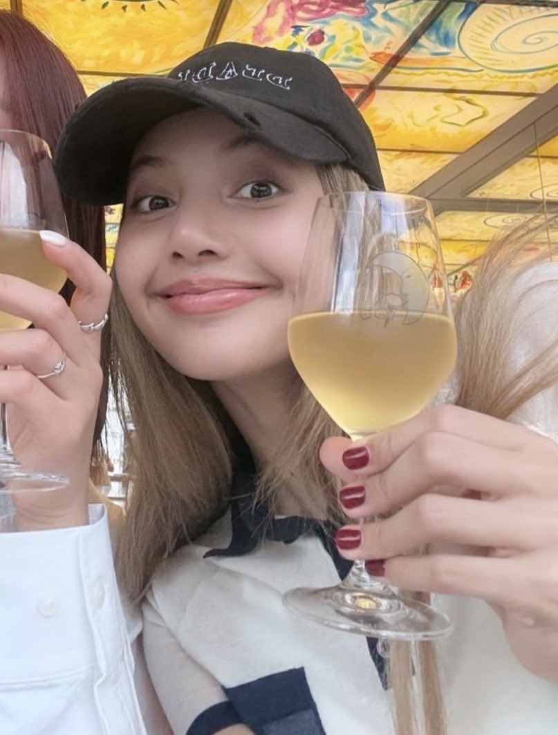 hourly lisa tweet media