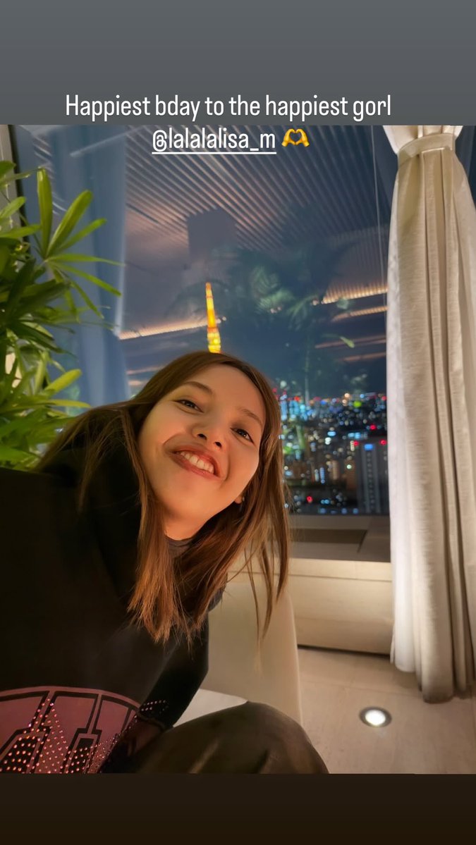 FOR ROSÉ & LISA tweet media