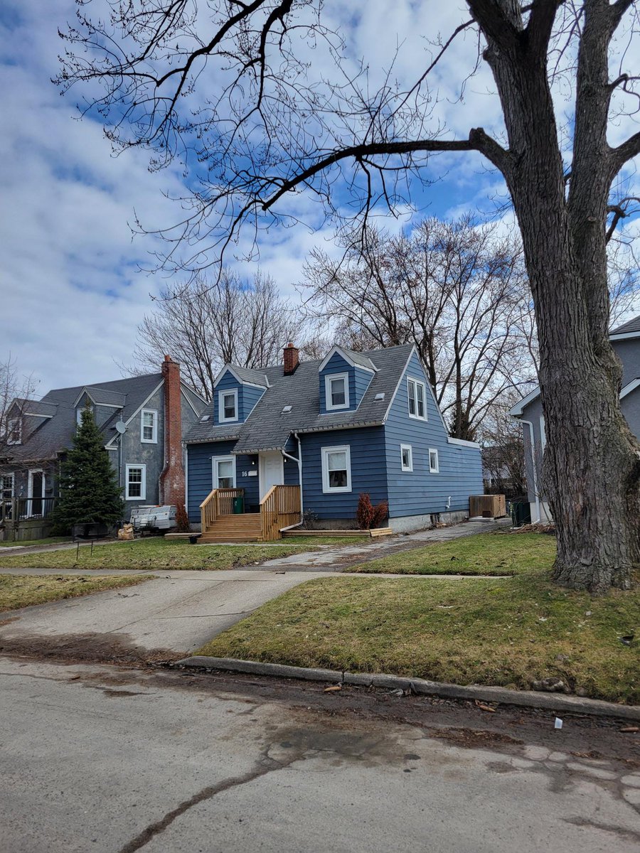 New Price, only $519,000. Exceptional Value, 16 Walnut St Welland Ontario. Updated 3 bedroom, 2 bathroom family home. Open House this Sunday March 29 from 1 to 3 pm.