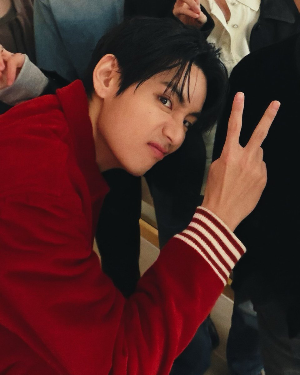 taehyung pretty hands tweet media