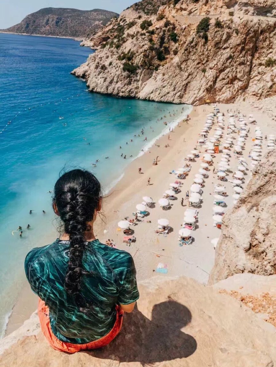 account_random tweet media