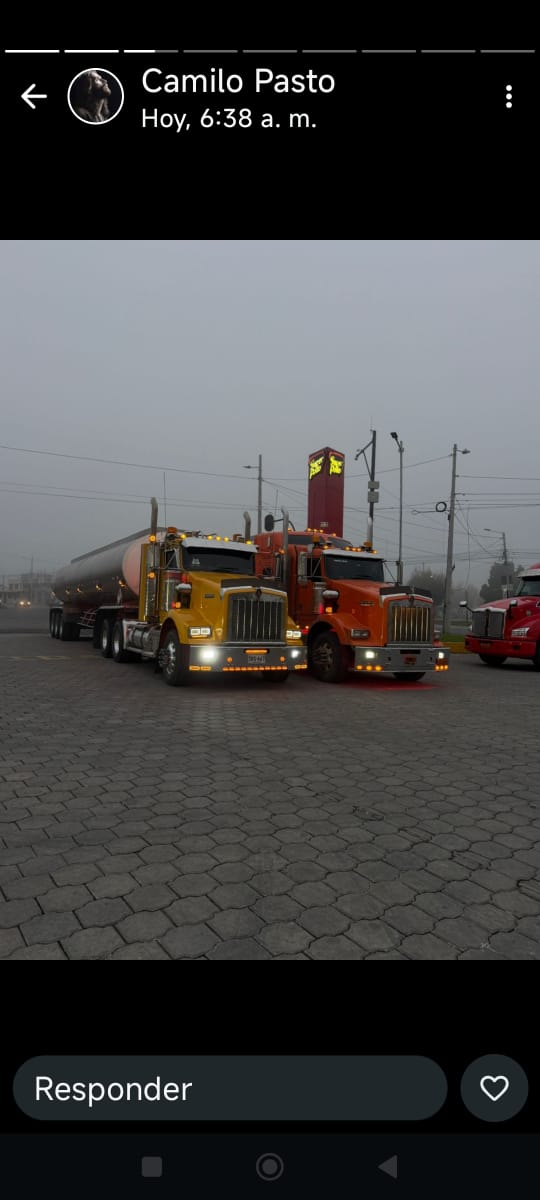 Oficial_ATC's tweet photo. #REFLEXIONEMOS 
Cerremos los ojos un momento e imaginemos a #Colombia SIN CAMIONEROS? 
🇨🇴Cada ataque a un camionero venga de donde venga es no tener dignidad con ellos.
🕊️Los camioneros son indispensables y necesarios para TODA FORMA DE ECONOMÍA, sin camioneros no hay hospitales, combustibles, abastecimiento, educación, vivienda, ni desarrollo, ni crecimiento de país
🕊️Nuestro mensaje como camioneros a la sociedad civil y en general es #No_Mas_Ataques_Ni_Atentados_Contra_Los_Camioneros, cuidemos, protejamos, acompañemos y admiremos a nuestros #Heroes_Del_Camino

Un mensaje de @CRUZADANACIONA2 @SinalcoOficial @asotranscam y @Oficial_ATC