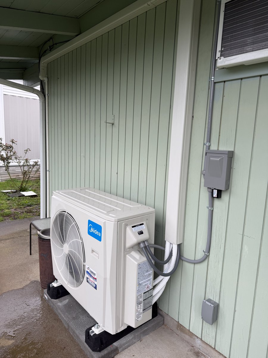ConradOregon's tweet photo. A lot of homeowners wait until their AC completely stops working before replacing it. 
Spring is actually the smarter time to upgrade — better availability, smoother installation, and your home is ready before the heat kicks in.

📞(503) 785-9715

#tigard #beaverton #hillsboro https://t.co/MxcLFbYWWG