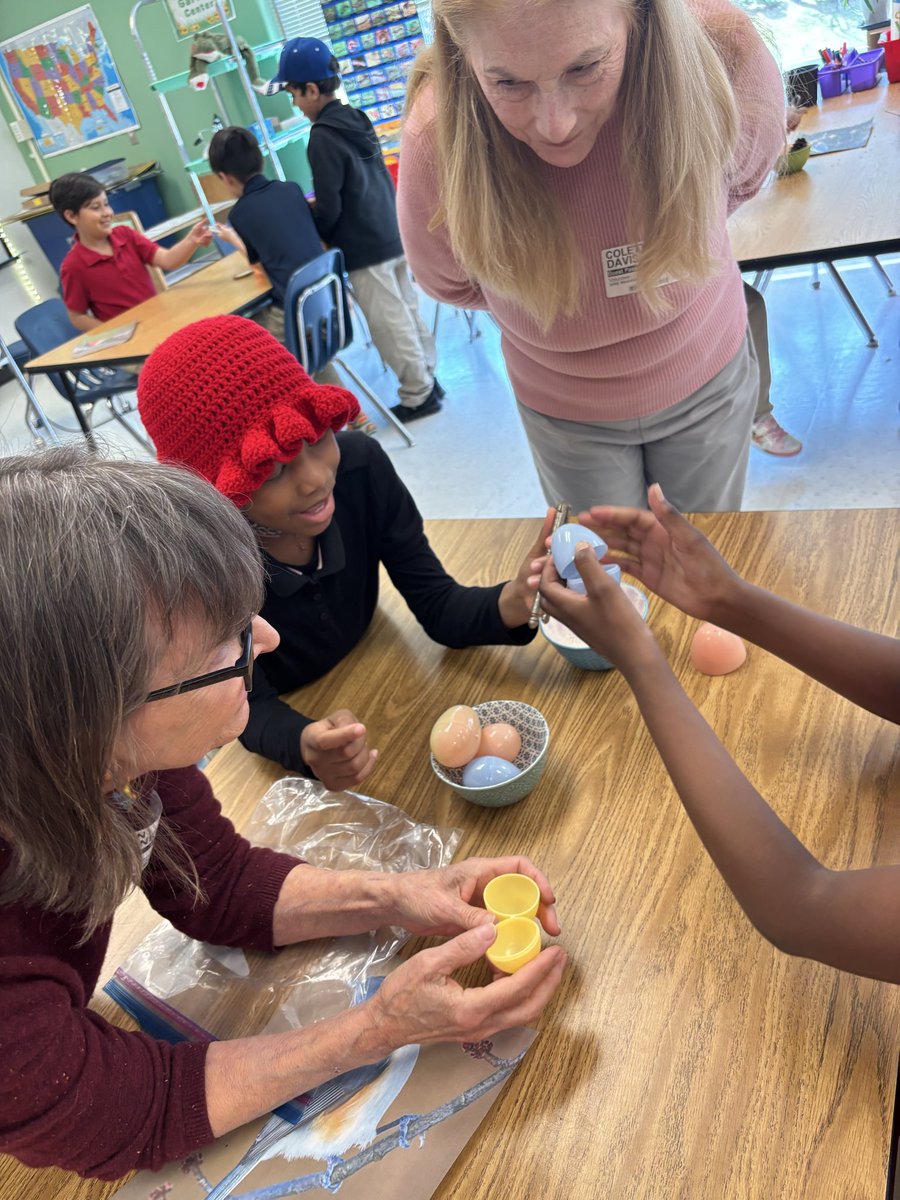KENYAGREER14's tweet photo. The “Planting Hawks” learned about Bird Adaptations, met a Bird Enthusiast &amp; practiced how birds
eat through a hands-on activity in the Afterschool Garden Club 🪴🪏 Enjoying the company of Sandy Springs Gardens Club 🌱😎 https://t.co/Q8y4Ypeoz1
