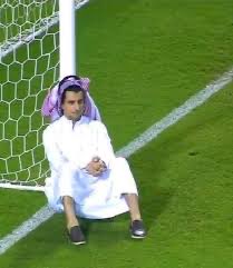 why_not_280's tweet photo. @amviip3 @Shanandoh @Aldowayesh خوفتاً من مقابلة النصر 🤣🤣
هذا وهو معطيك ثلاث جرعات في الجائحة وإلا نسينا خلط سالم في الاسيويه والدوري والكاس 
وعلى فكرة تذكر وش مناسبة الصورة 😁😁 https://t.co/6EAmuLz8Y8