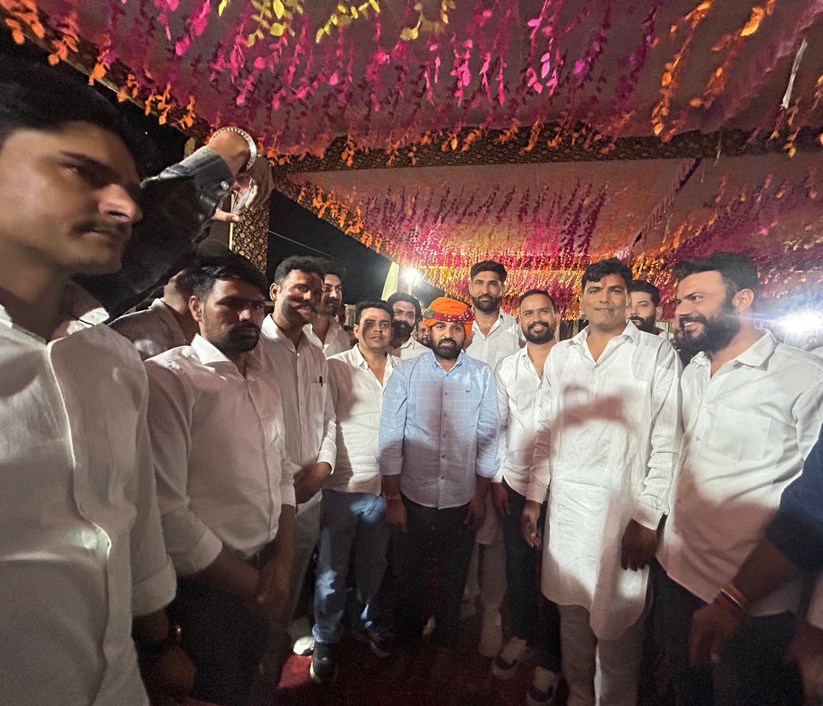 सीकर से जिला परिषद सदस्य एवं युवा कांग्रेस के पूर्व अध्यक्ष बड़े भाई जयन्त निठारवाल जी के पारिवारिक विवाह समारोह एवं खण्डेला में भाई रणवीर शेषमा जी के पारिवारिक विवाह समारोह में सम्मिलित होकर बधाई व शुभकामनाएं प्रेषित की। <a href="/Rajasthan_PYC/">Rajasthan Youth Congress</a>