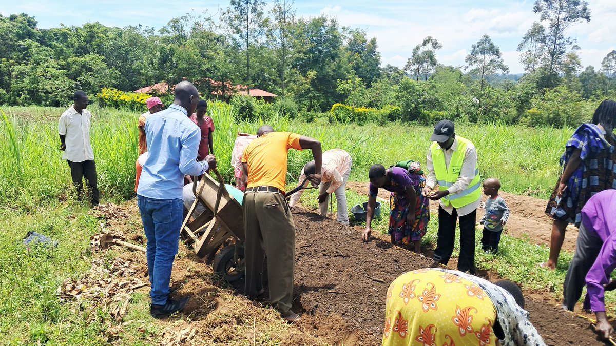 jacobkidini's tweet photo. Our leaders are trillions of bacteria, and we worship compost. On 25.03.2026, we spent an incredible day on the farm in Shianda, Mumias East. We dove deep into the world of soil fertility, discussing how to treat our land as the foundation of life rather than just dirt. https://t.co/MgmkAq2GfX