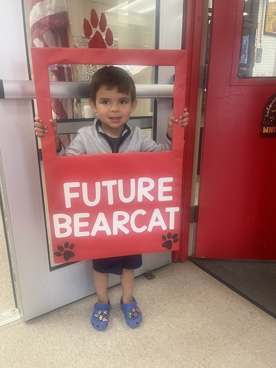 mrsrobynrolf's tweet image. Kindergarten Registration has officially begun! Love getting to meet all our new bearcats! #teamkenton #wtetowerup