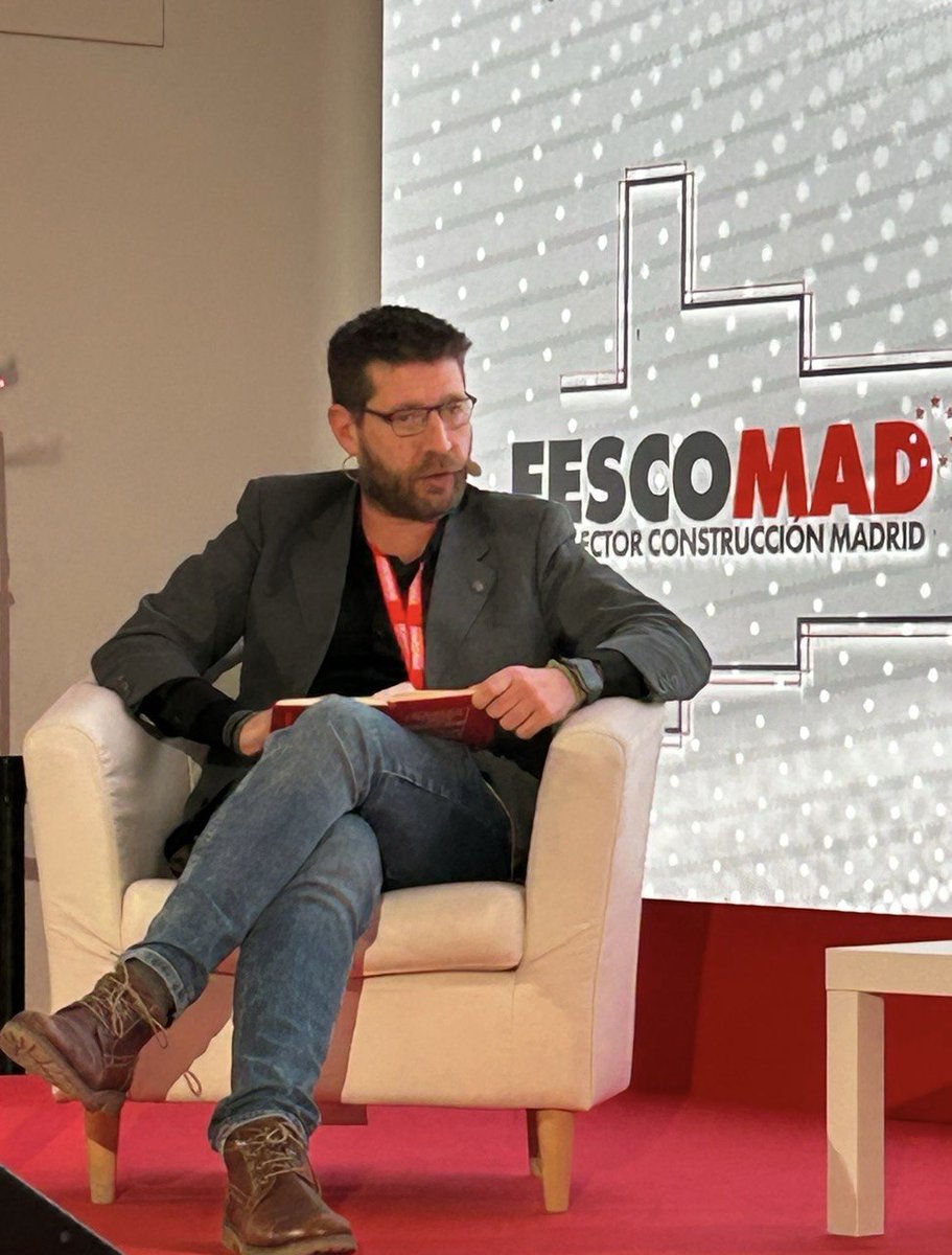 CCOO_Habitat's tweet photo. @DBarraganBurgui en #Fescomad
"Es irrenunciable la seguridad y salud, así como la formación, una prioridad clarísima. Sigue siendo un reto, desde el 92, por las cifras de accidentabilidad tan tremendas, por desgracia cada 2 días por media fallece una persona en construcción" https://t.co/aqCPr6H2uc