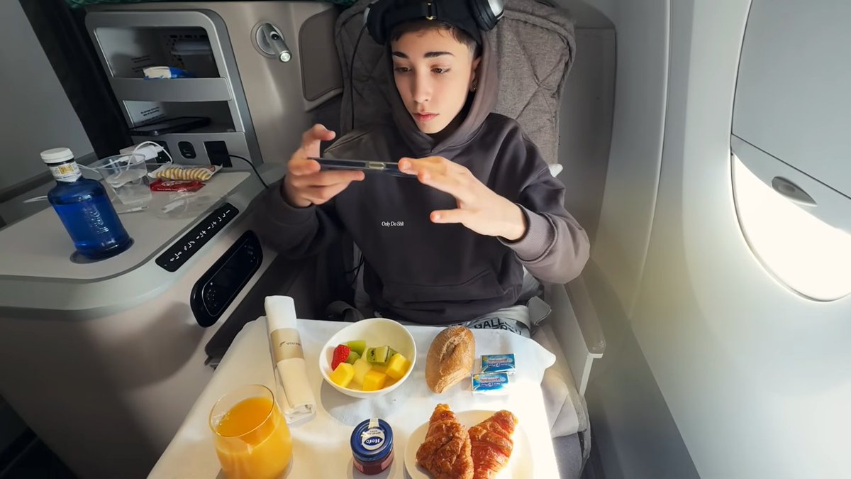 BoardingAreaES's tweet photo. Reseña: Business Class de Iberia con mi Hijo | A350 Madrid-Buenos Aires https://t.co/WK4SREcOFh via @UltimaLlamada_ https://t.co/jjUYxxDqR0