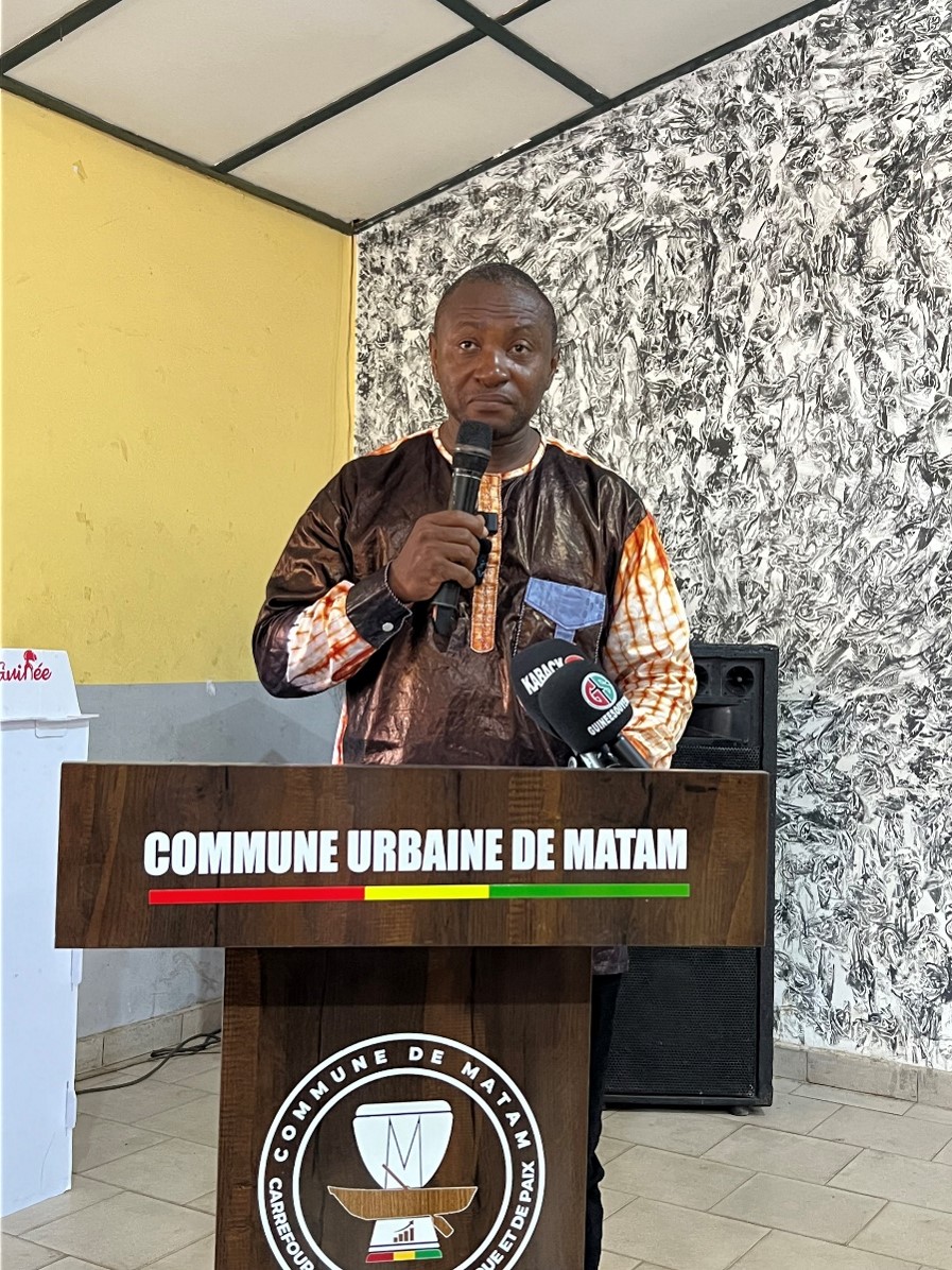 UNICEFGuinea's tweet image. Des familles entières ont déclaré publiquement l'abandon des MGF. Des jeunes filles ont retrouvé un avenir.
C'est ça, le vrai changement rendu possible grâce à l'appui du Comité National Suisse et de l'UNICEF. 
#Pourchaquenfant💙
#ZéroMGF #UNICEF #Guinée #DroitsDeLenfant