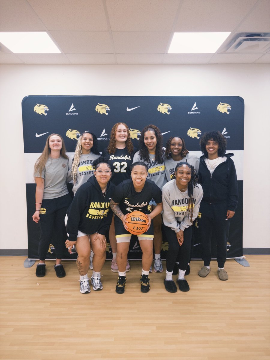 GHSLADYRAIDERS's tweet photo. EXTREMELY PROUD  OF @liyahsoj! THE HARD WORK AND DEDICATION PAID OFF.  WE'LL DEFENITELY BE WATCHING YOU  👁👁 WE LOVE YOU "BREAD"😊 https://t.co/gtuWLUzOvA