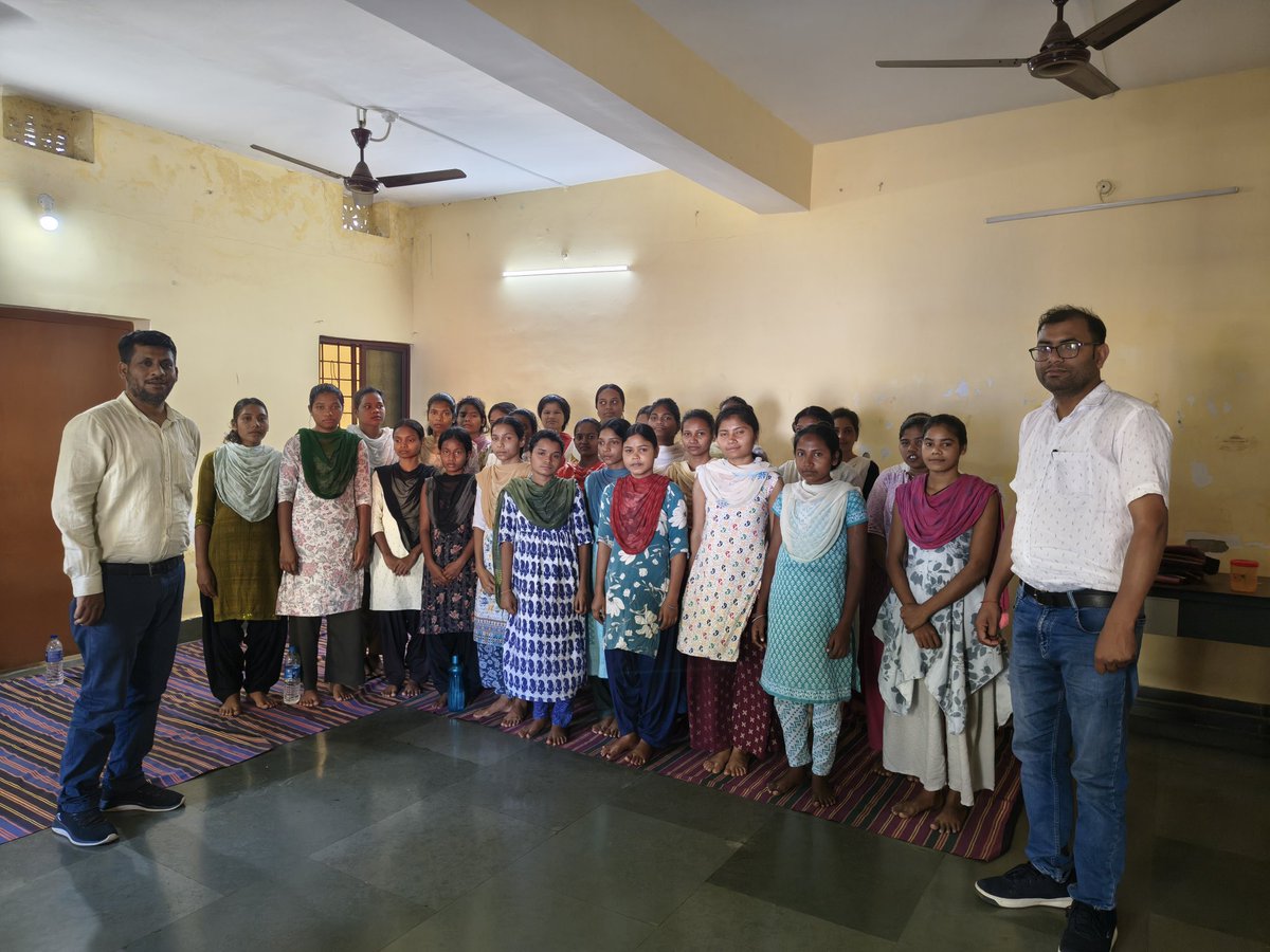 VikramV05986686's tweet photo. कोल्हान विवि, चाईबासा के छात्रों के लिए सुनहरा अवसर! 🎓✨
CSC Academy & NFL के सहयोग से सरकारी परीक्षा हेतु पंजीकरण और टेस्ट सीरीज़ का सफल आयोजन। साथ ही, छात्रों को 1 वर्ष का क्रेडेंशियल प्लान भी निःशुल्क प्रदान किया गया। 📚✅
#KolhanUniversity #Chaibasa #CSCAcademy #NFL https://t.co/NvoWY8XJUQ
