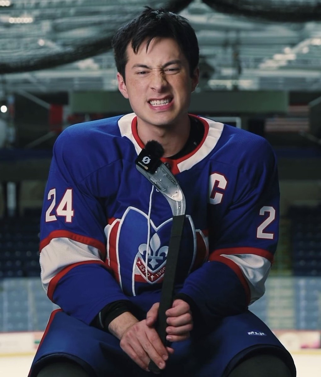 sam 🏒 tweet media