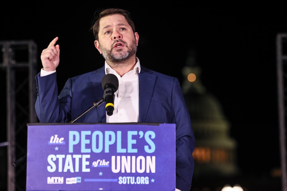 Politics & Poll Tracker 📡 tweet media