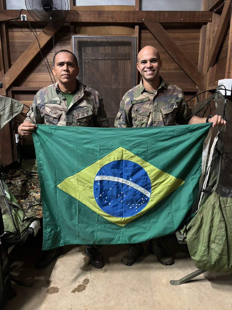 FRDefenseBRASIL's tweet photo. 🇫🇷🇧🇷 Na Guiana Francesa, um oficial dos Fuzileiros Navais da @marmilbr participa do estágio JAGUAR 2026.

Conduzido principalmente no CEFE (#3REI), o estágio prepara para o comando de missões de infantaria em selva.

Cooperação operacional fortalecida🇫🇷🪖🇧🇷 https://t.co/xGq8a0iDIe