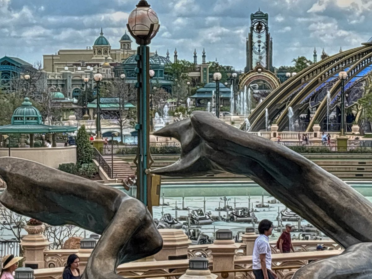 Zombie Chris tweet media