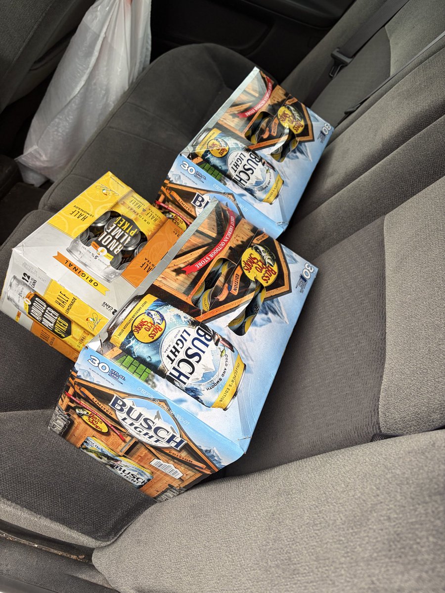 WIACRickLafleur's tweet photo. Got the beer. #D3Drunk #Mudfest https://t.co/O1knqRyFBK