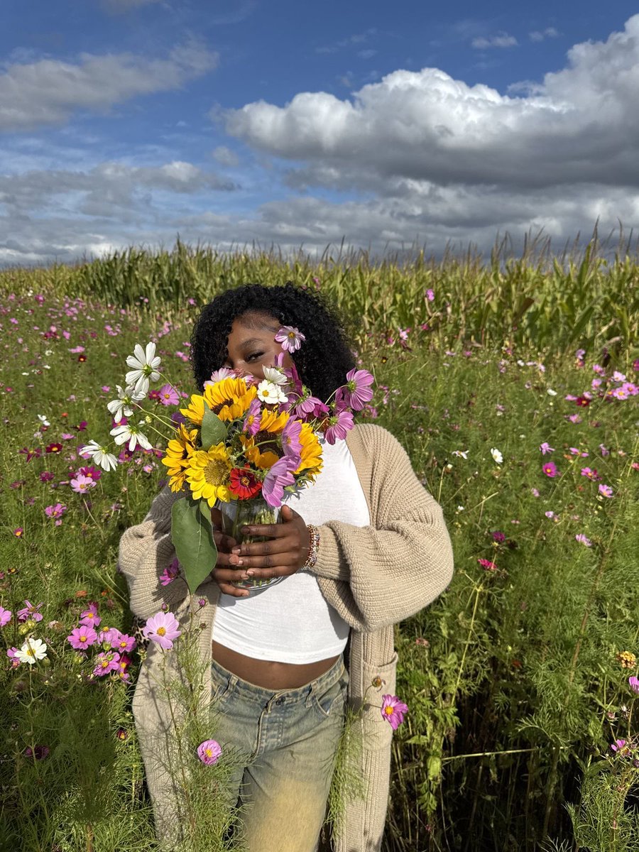 🎀🦢🕯. tweet media