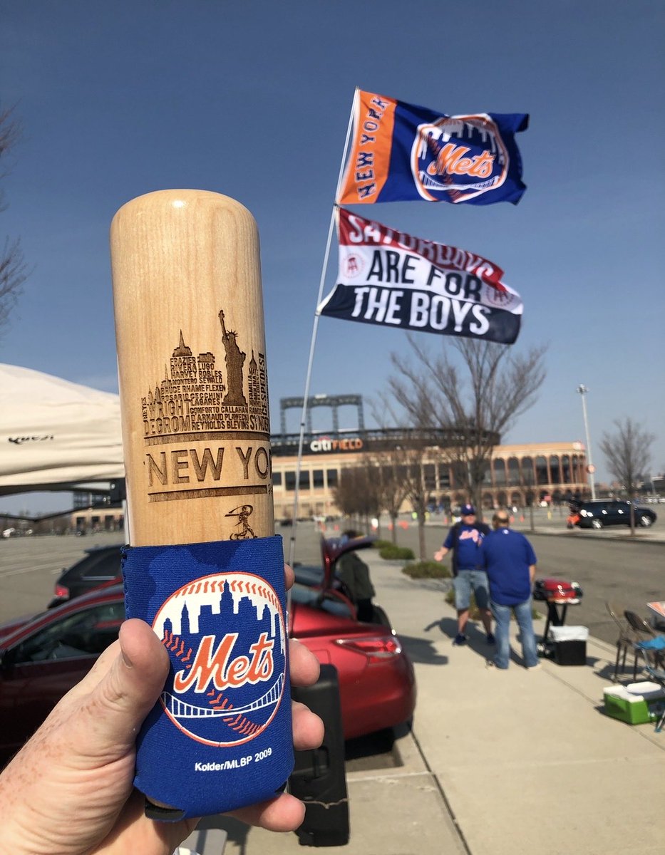 kidclanc's tweet photo. Here’s to the Mets: breaking hearts, raising hopes, and keeping life interesting since forever 🍻🧡💙 #LGM #MetsOpeningDay #Amazin #MetsNation #NYM #OpeningDayVibes #MLBBaseball #MetsFans #LetsGoMets https://t.co/RolF7T04pM