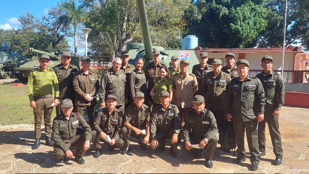 División de Tanques tweet media