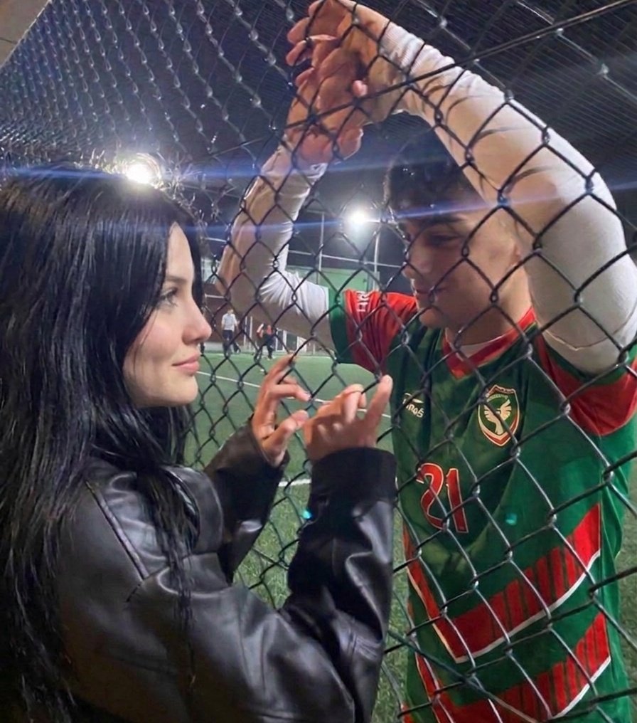 warekî jêr û jor 𓃵 tweet media