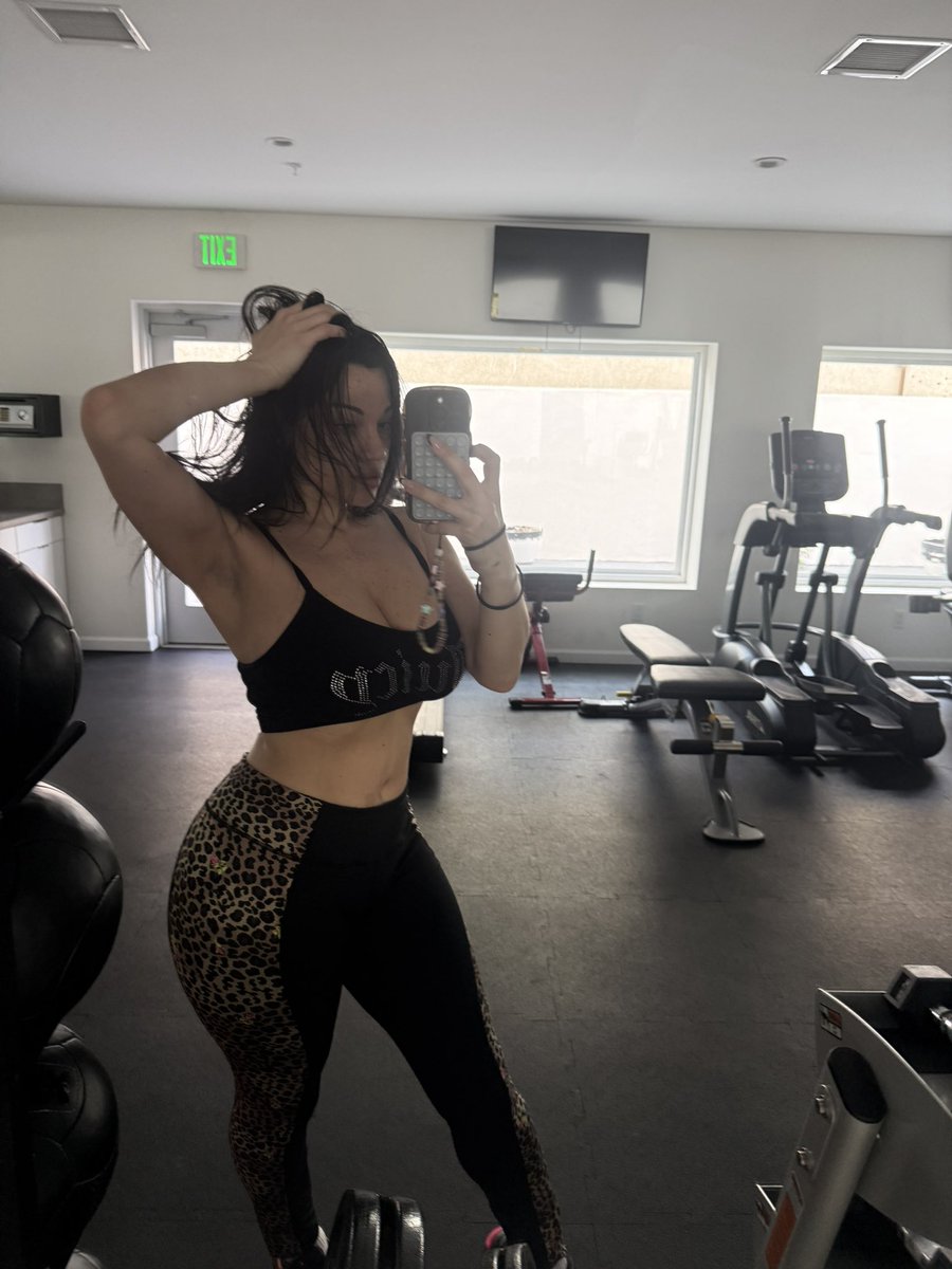 Mona Azar tweet media