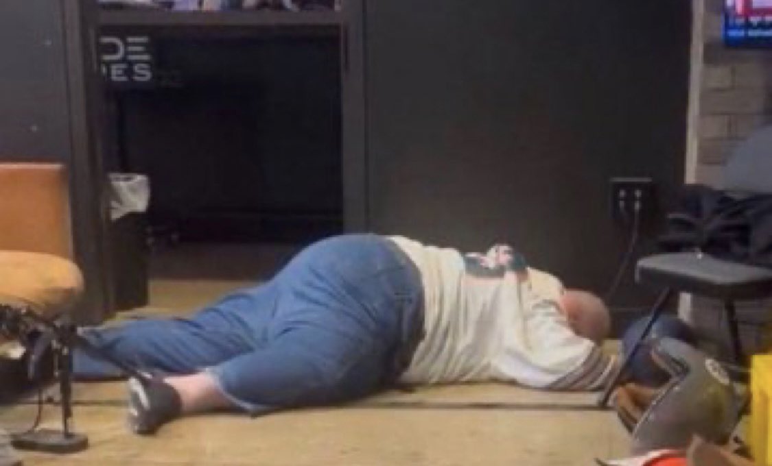 Absolutely Hammered tweet media