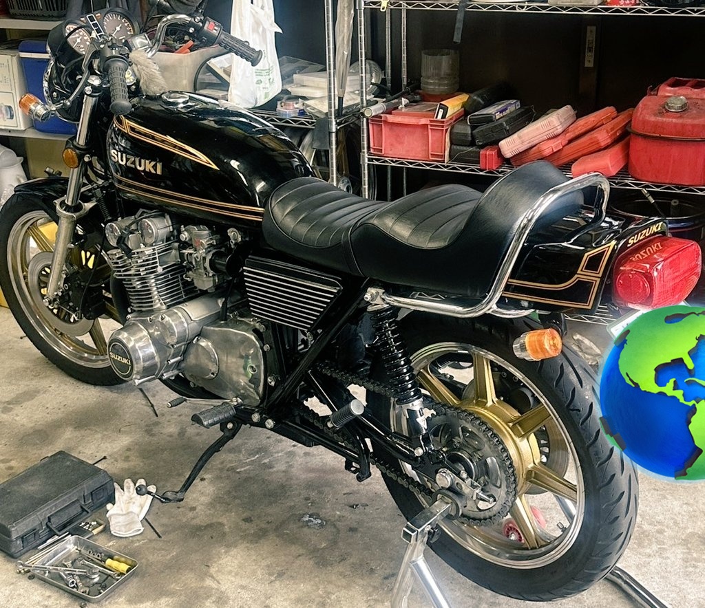 ﾊﾞｲｸのｶｽﾀﾑﾍﾟｲﾝﾄ屋の作業風景 tweet media