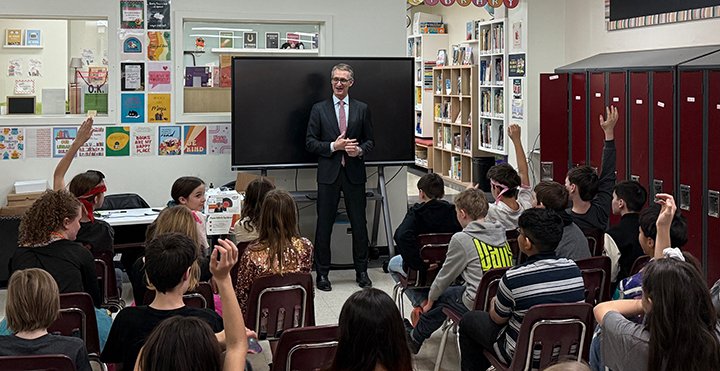 GregMcLeanYYC's tweet photo. Lots of great questions from Grade 6 students at Rundle Academy. Thanks to teacher Sheldon Locking. I love the opportunity to spark interest in public issues and governance; and believe me, these kids are paying attention!
#calgarycentre #cdnpoli #yyc #parliament #rundleacademy https://t.co/6NJKvoVhU1