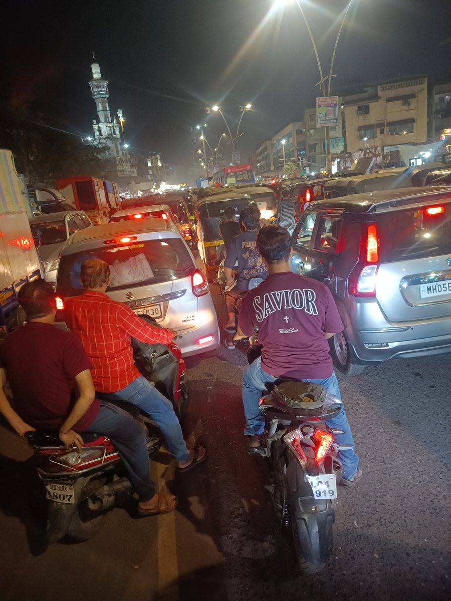 <a href="/TMCaTweetAway/">Thane Municipal Corporation - ठाणे महानगरपालिका</a> <a href="/ThaneCityPolice/">ठाणे पोलीस.. Thane Police</a> daily traffic in mumbra - kausa due to illegal melas ( fun fair) from almas colony to Mittal ground.