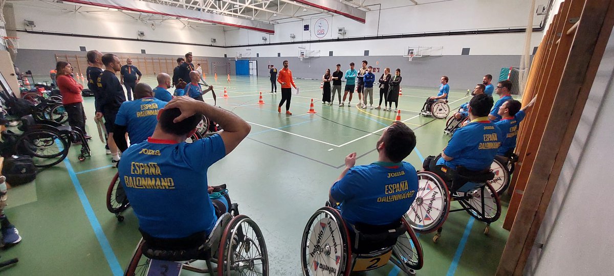 RFEBalonmano tweet media