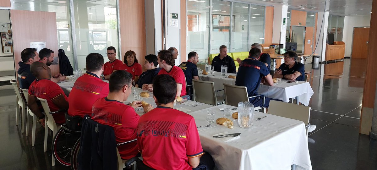 RFEBalonmano tweet media