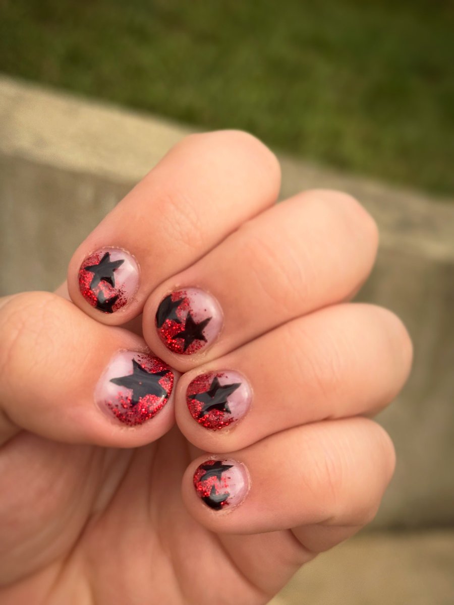 TheKristenKae's tweet image. #throwback to my 1st #rockstar nails creating by the amazingly talented Molly Bemis 💅 My nails were short but she still made them shine ✨ I’ve been obsessed with stars ⭐️ for as long as I can remember… I guess cause I always wanted to be one 😉 Cannot wait for new nails soon!!