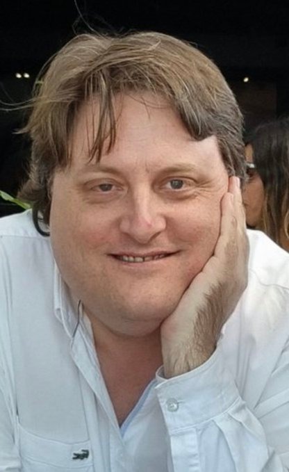 AleGus00's tweet photo. @Mirk_T Concuerdo! Le sigue el minutero migajero de Alemparte que da vergüenza como repite como cacatúa el relato del gobierno. Antes vociferaba contra el mediocre Paredes de Secom y hoy está calladito con Valenzuela y sus errores. Don volteretas está onfire como escudero https://t.co/qQc2C0xvlC