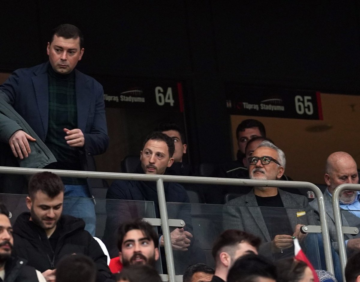 TekYolFener's tweet photo. Domenico Tedesco, Türkiye - Romanya maçını tribünden takip ediyor. https://t.co/HRxMRw0WeR