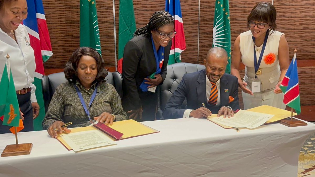 NamRA_org_na's tweet image. Namibia and Zambia advance regional integration with the operationalisation of the Katima Mulilo OSBP.

JTC meetings concluded, followed by the signing of key agreements by Commissioner Sam SHIVUTE and PS Mwaka Mukubesa.

Faster borders, stronger trade.

#NamRA #ZRA #OSBP