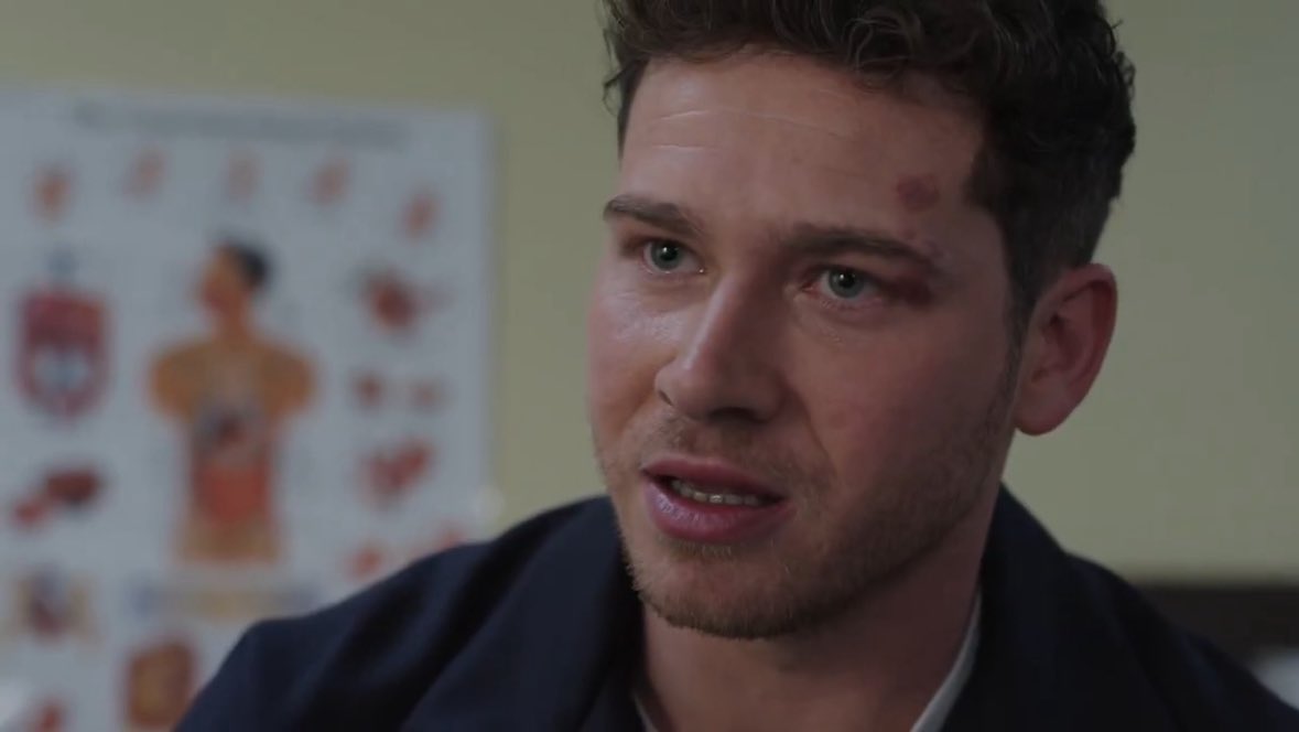 gutstabbed's tweet image. He looks amazing here so my theory is that this scares the shit outta him so he tries to come off the medication and has real bad withdrawal and has to face his demons (bobby’s death, kidnapping) and that’s when the 118 come and help him through it and we all cry