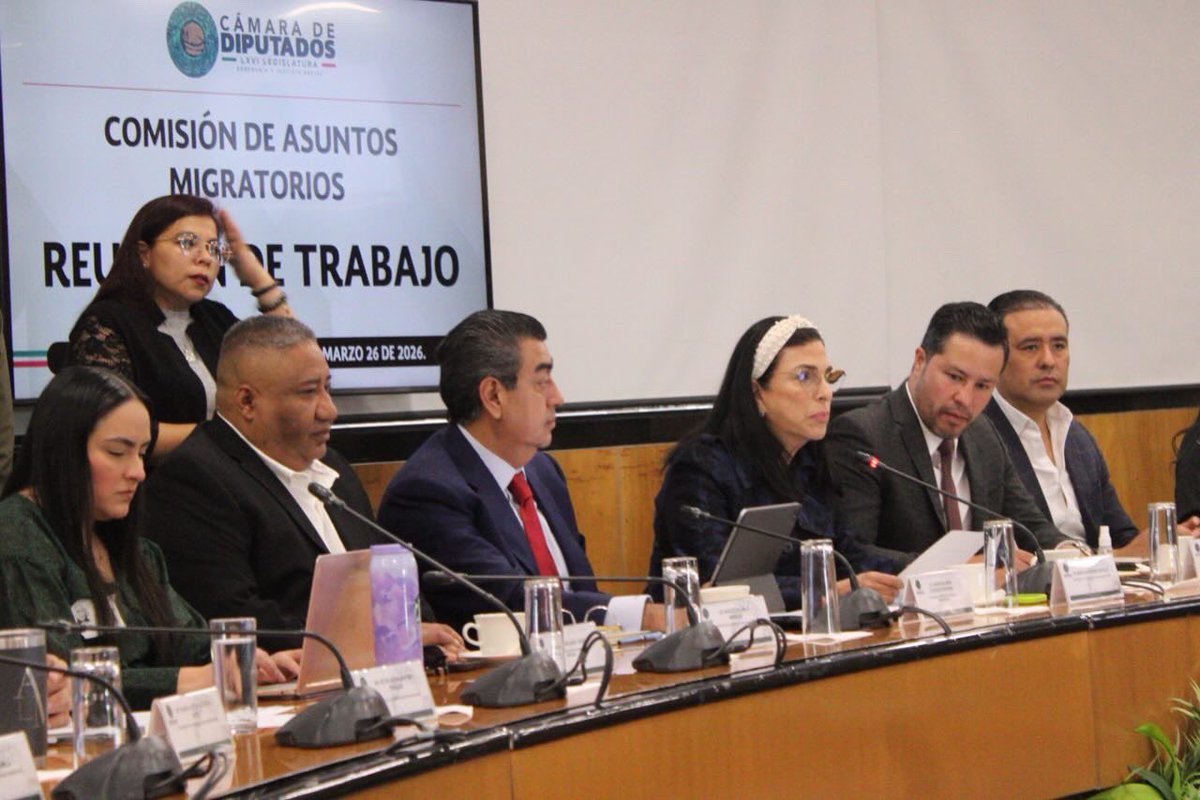 LaloCastilloLop's tweet image. Tras una jornada larga que concluyó hasta la madrugada, es un gusto recibir en la @mx_diputados al titular del #INAMI, @sergiosalomonc.

Seguimos trabajando para fortalecer la política migratoria, en beneficio de nuestras y nuestros hermanos #migrantes. 

#EduardoCastillo