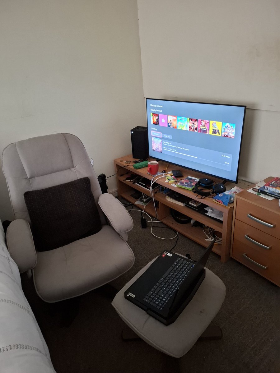 Real human beeing tweet media