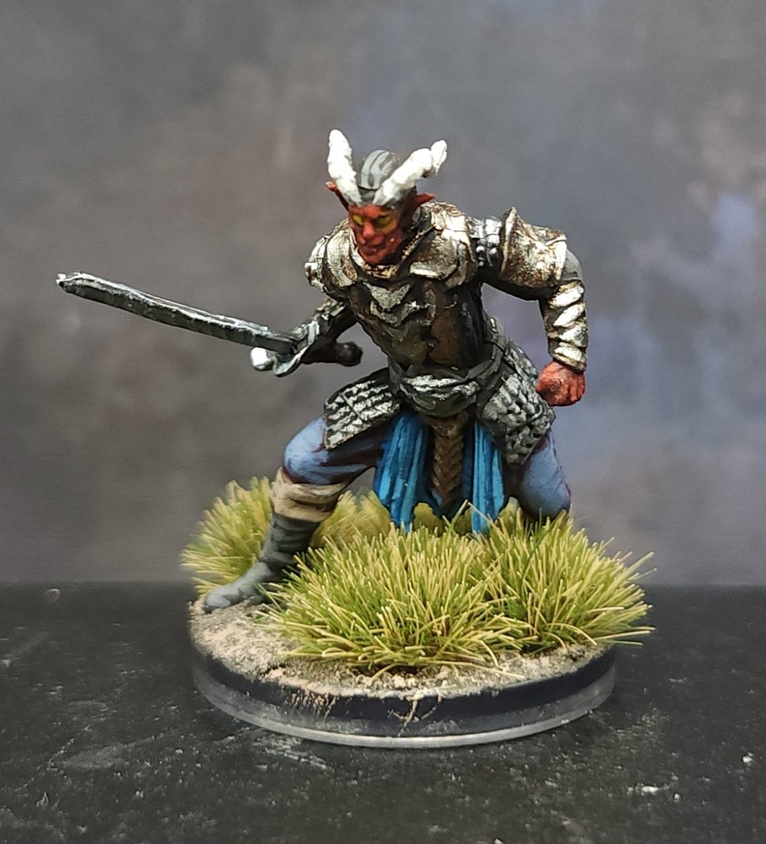 MidMiniGuy's tweet image. I completed the red Dragonborn Knight &amp;amp; the male Tiefling warrior on last night's stream. Painted for a client's collection. 
 #miniatures #minipainting #commissionpainting