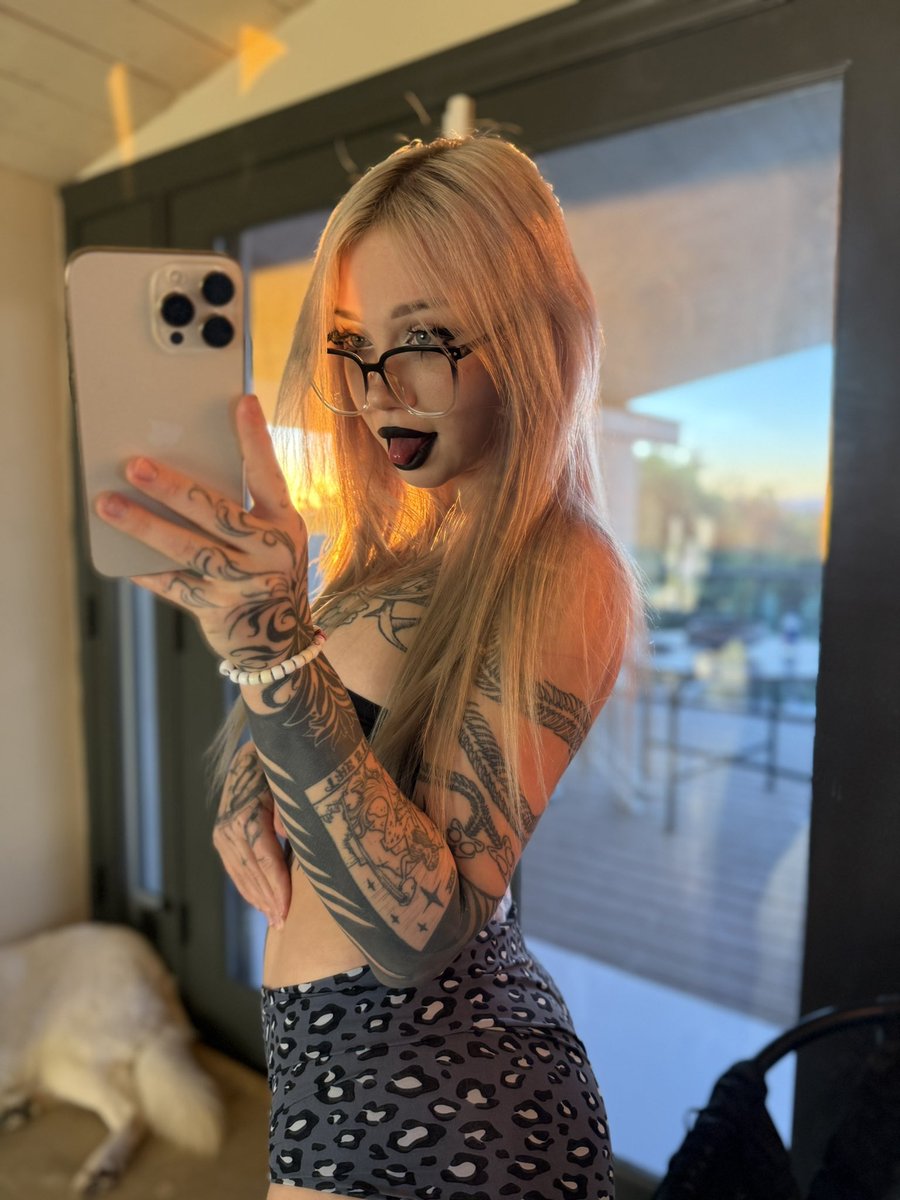 alisa ⛧ tweet media