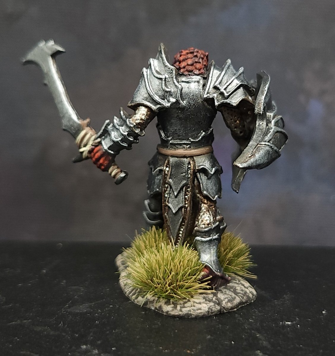 MidMiniGuy's tweet image. I completed the red Dragonborn Knight &amp;amp; the male Tiefling warrior on last night's stream. Painted for a client's collection. 
 #miniatures #minipainting #commissionpainting