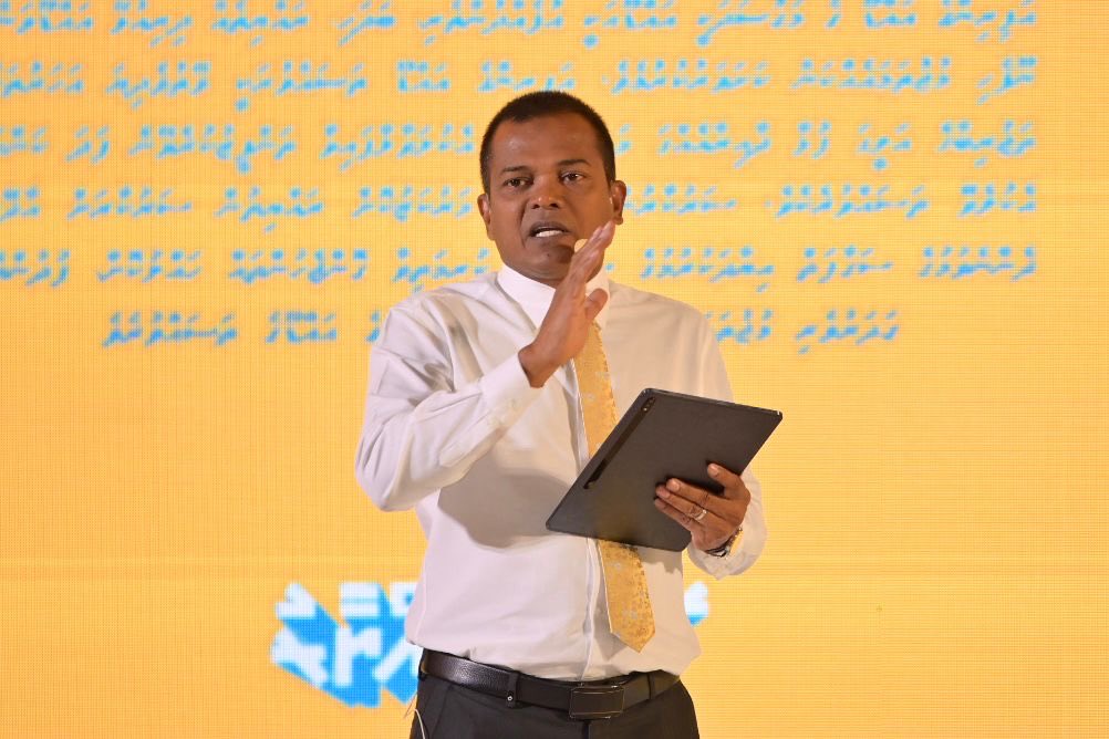 MDPSecretariat's tweet photo. އަފިރިންގެއައްޑޫ ތަސައްވަރު އިފްތިތާހު ކުރުމުގެ ޖަލްސާ ކުރިއަށް ދަނީ.

ފޯރީގައި ކުރިއަށް ދާ އައްޑޫސިޓީގެ ޖަލްސާގައި ހިތަދޫ ހަރުގެ ފުރިފައިވާއިރު މަގުމަތީގައި ތިބެގެން ވެސް ގިނަ ބަޔަކު ދަނީ މި ޖަލްސާގައި ބައިވެރިވަމުން.

ލޯކަލް ކައުންސިލްތަކާއި އ.ތ.މ ކޮމެޓީގެ އިންތިޚާބު 2026 

އެންމެންގެ ވޯޓު ތިލަފަތަށް ⚖️☑️

#HeyvallaThayyaaru
#GearUp
#LCE2026
#WDC2026
#VoteMDP