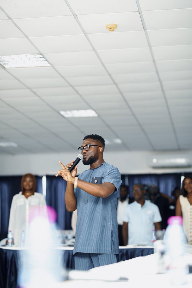 Public Speaking Class tweet media