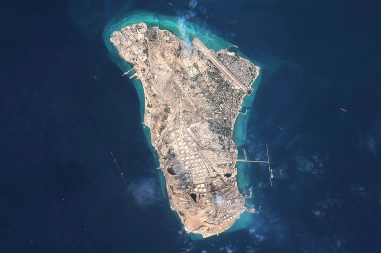 AviKaner's tweet photo. The seizure of Kharg Island will remove the mullahs' primary source of hard currency and fuel. It will directly lead to the regime's collapse and remove its ability to hold the global economy hostage. @yoavgallant https://t.co/tF4Q1cuIBl https://t.co/ZdqTMlkMi1