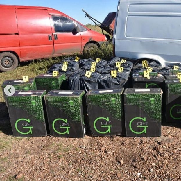 INCAUTARON 300.000 CIGARRILLOS DE CONTRABANDO EN SALTO

La Policía incautó mercadería por $ 3,3 millones en Salto, entre ellos 300.000 cigarrillos de contrabando y dos vehículos. Un hombre de 37 años fue detenido. El operativo se realizó en una vivienda del barrio La Reductora,